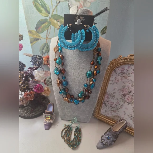 Turquoise and Brown Beaded Jewelry Necklace Set - Picture 2 of 6